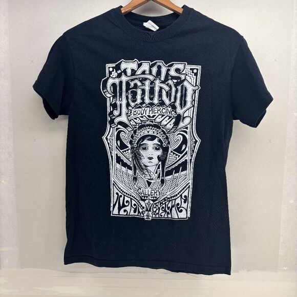 Taos Tattoo & Body Piercing Taos New Mexico Shirt Size Small on Gildan Tag EUC - Picture 2 of 4
